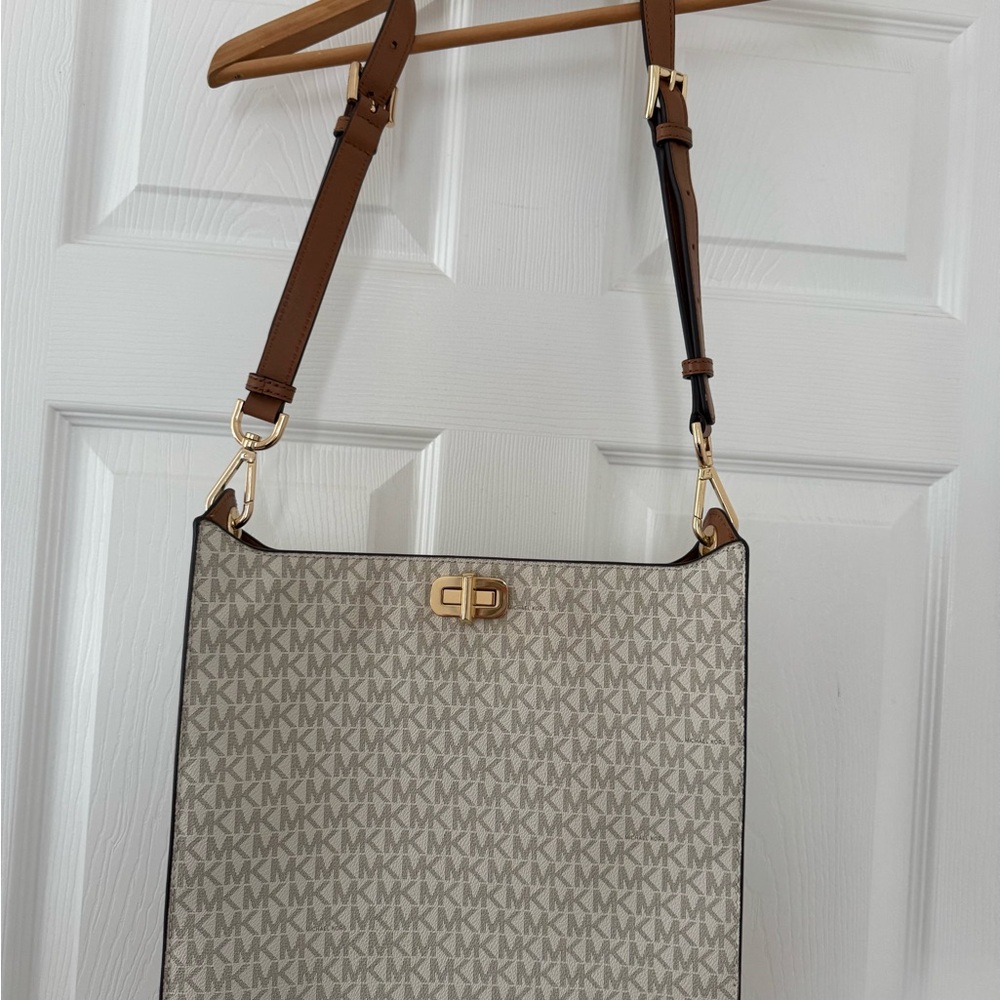 Michael Kors Tan and Cream Shoulder Bag